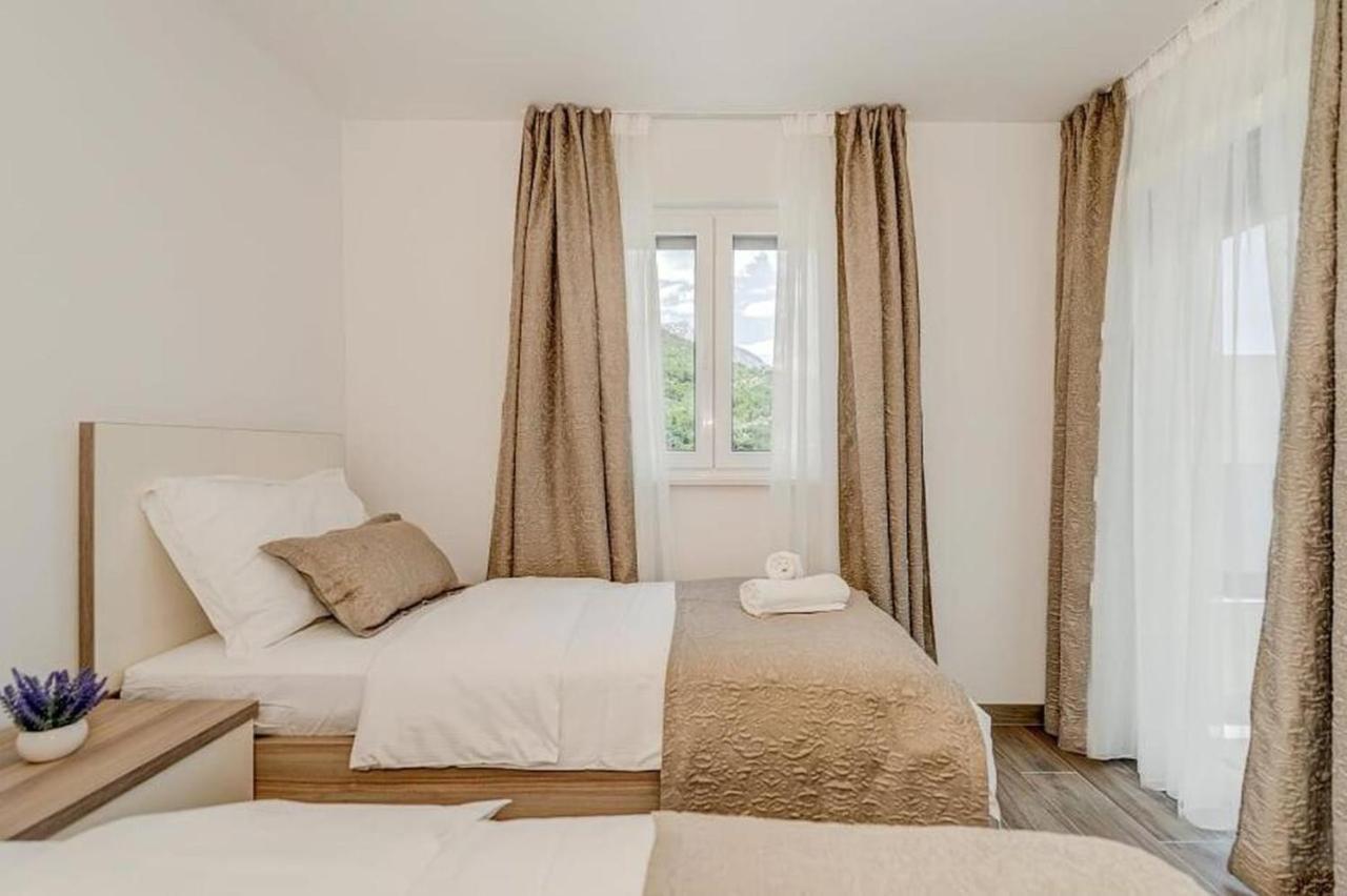 Villa Ivo Promajna Bagian luar foto